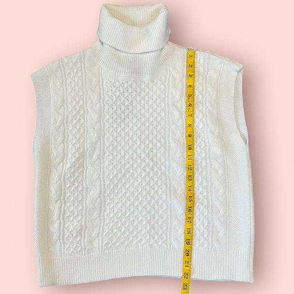 Oliver.O Cable Knit Sleeveless Turtleneck in White Size Small - Picture 4 of 6